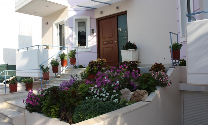Elliniko-Argyroupoli Cama Y Desayuno | Veggie Garden Athens B&B