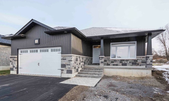 Trenton Casa | Vel’s Villa Vacation Home