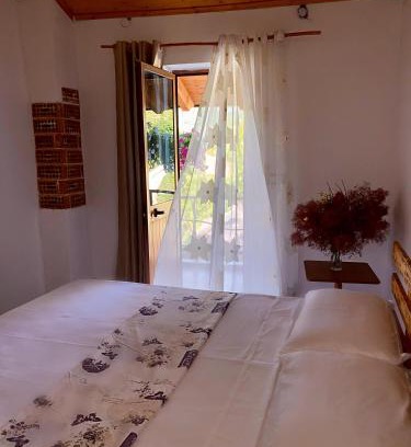 Mbrostar-Urë Casa | Velaj Guest House
