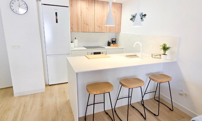 Velilla-Taramay Apartamento | Velilla Seaview with Pool and Parking