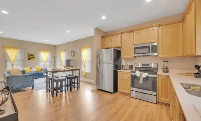 Gastonia Casa | VELVET CHIC 2 bed/1 bath - Near FUSE and Downtown