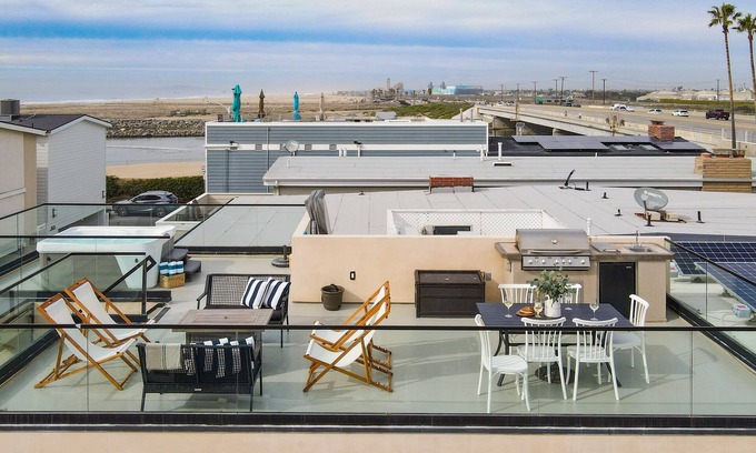 Santa Ana Heights Casa | Velvet Sand Buyout by AvantStay | Steps to Newport Beach | Sleeps 22