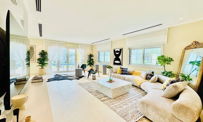 Jumeira 3 Apartamento | Venduras- Luxe 3BR Villa Jumeirah Park