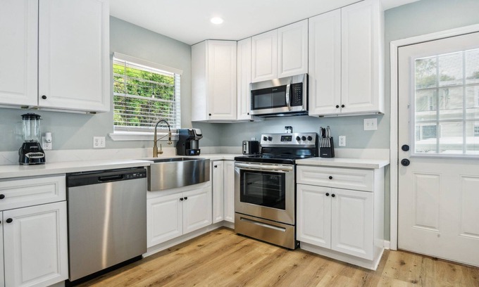 Gulfport Casa | Venetian Gardens Oasis Near Beach W/ Hot tub and Arcade