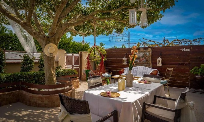 Alonia Casa | Venetian Hill House-Venetian Hill House