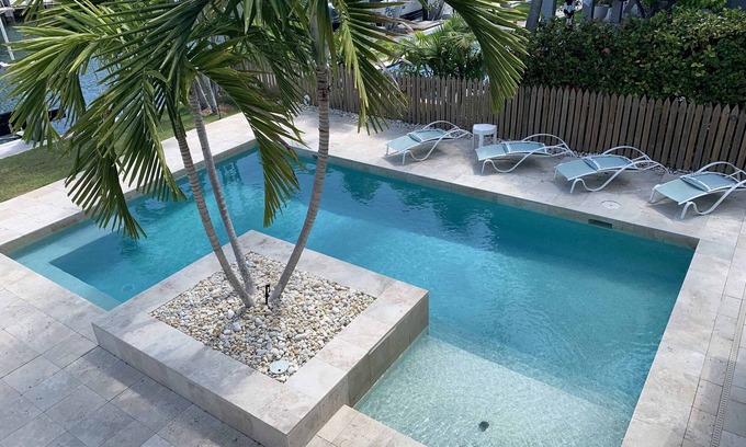 Venetian Shores Casa | Venetian Shores 20K boat lift 28 day Minimum, ..August Cancellation now open....