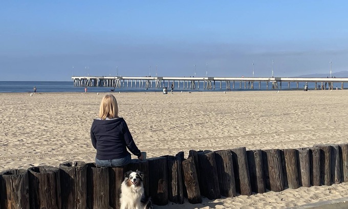 Marina Peninsula Condominio | Venice Beach Pier 3 BR condo 100 steps to the sand. Pets Welcome