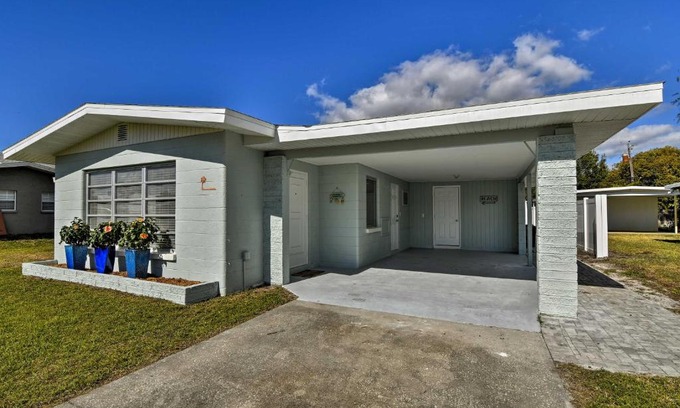 Venice Casa | Venice Home with Fire Pit and Grill 2 Mi to Beach!