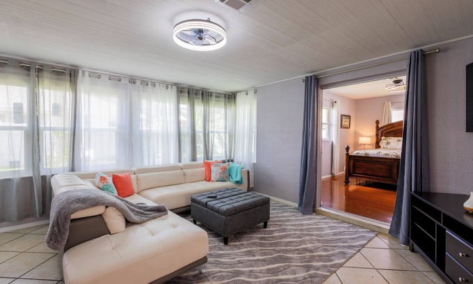 South Venice Casa | "Venice Oasis: Beach-Ready Retreat!"