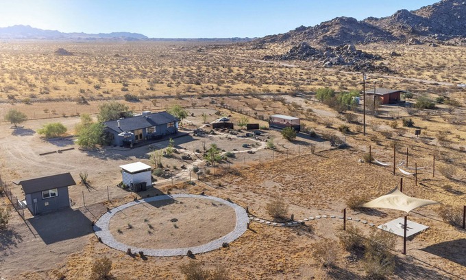 Landers Casa | Ventara: Boulder Views, Hot Tub, Cowboy Pool