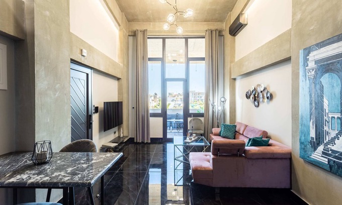 Anatolikos Sinikismos Apartamento | Ventiri Lofts - Luxury Penthouse w/ Home Cinema