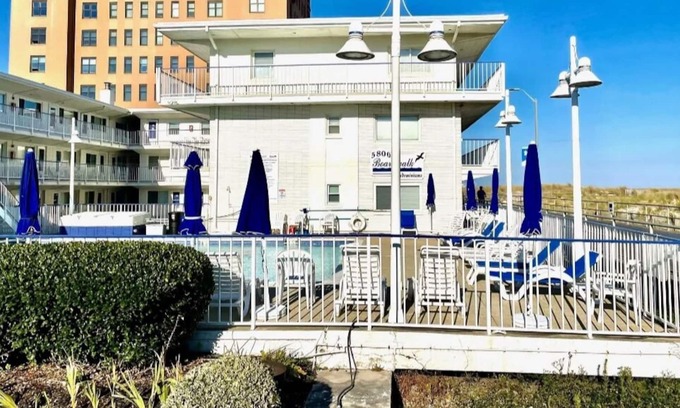 St. Leonard's Tract Condominio | Ventnor Beach Front Condo