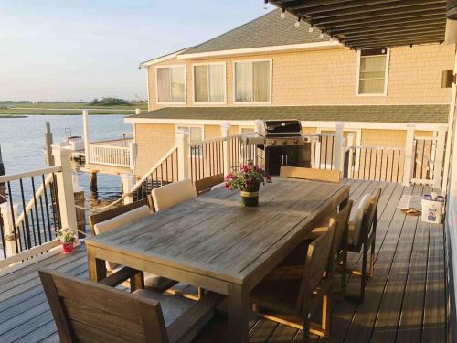 Ventnor City Casa | Ventnor Villa: On the Bay, 3 Blocks from Beach