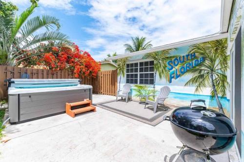 Deerfield Beach Casa | Ventur Tropical w Hot Tub Close to Beach