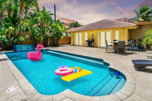 Birch Park Finger Streets Casa | Ventur Vintage Beach House Luxury Pool