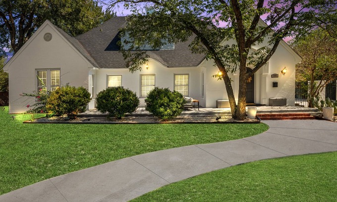 Belton Cabaña | Venue 1925 - In The Heart Of Belton, Texas.