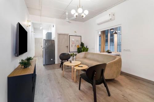 Pali Hill Apartamento | Vera 1BHK Bandra W by The Bombay Home Company
