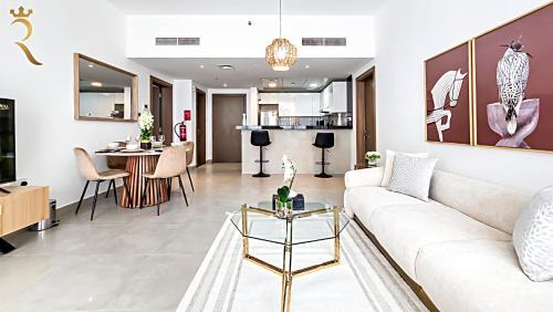 Al Raha Beach Apartamento | Vera Residences 2BR - Modern Poolside Retreat Near Yas Mall & Marina