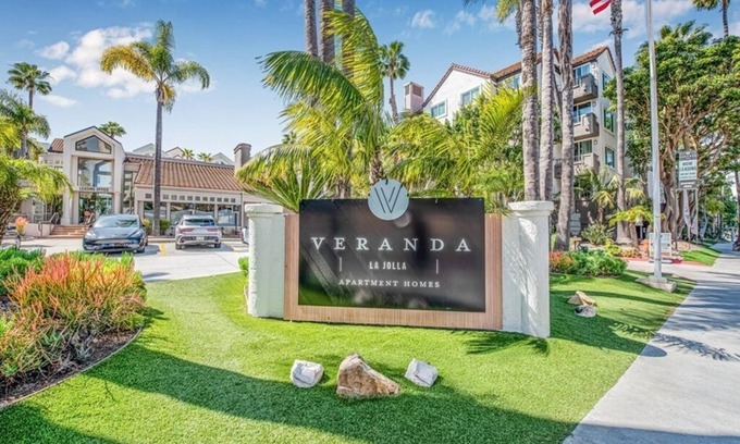 University City Apartamento | Veranda La Jolla – Luxe 1BRs near UCSD with spa, pool, and EV charging.