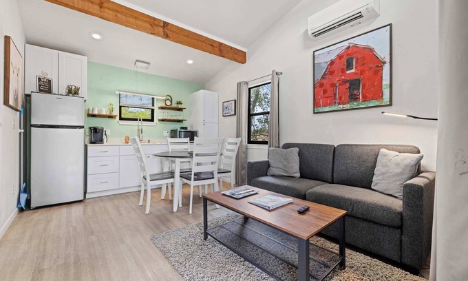 Fredericksburg Casa | Verbena Waterfront with Hot Tub