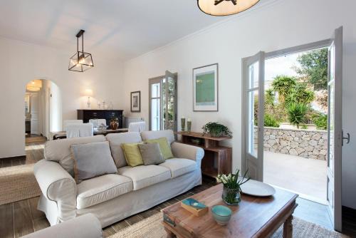 Kato Korakiana Casa | Verde Olive Three-Bedroom Holiday Home by Konnect