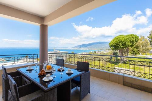Paralia Vergas Apartamento | Verga Beachside Getaway with Panoramic Seaviews