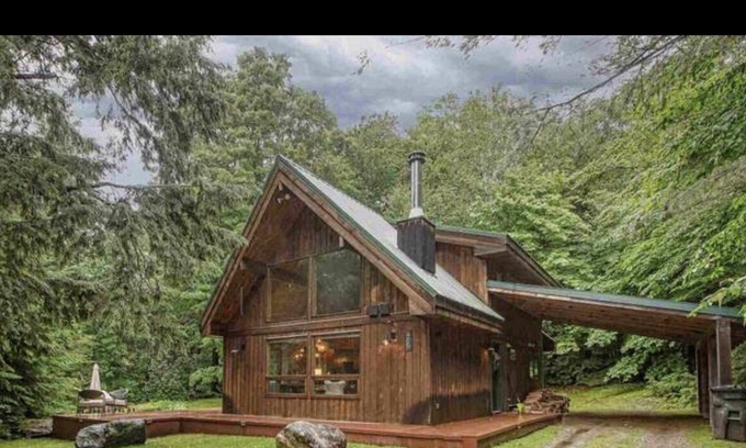 Wardsboro Cabina | Vermont Cabin - A/C, Fire Pit, Ski Trails, Hiking, Swimming & Fishing
