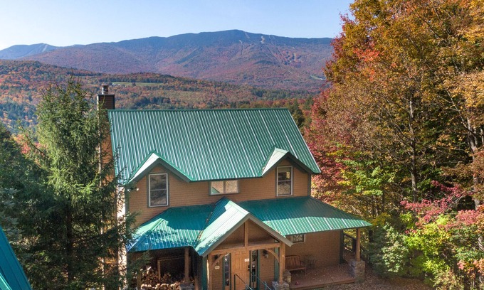 Waitsfield Casa | Vermont Post & Beam w/Hot Tub & Stunning Views