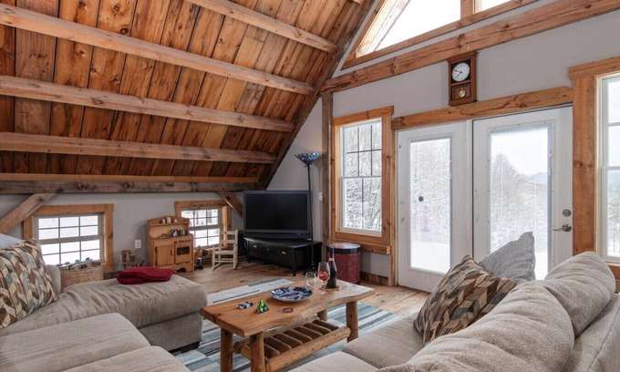 Brookfield Casa | Vermont Retreat: 3BR with Mountain Views & Trails