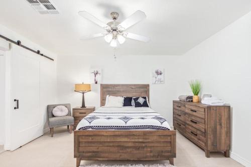 Maryvale Casa | Vernon House - Stunning Cozy Vacation Home Near State Farm Stadium with Gym-Kitchen-Free Parking