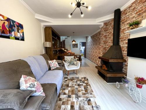 Vila Everest Casa | Vernon Village Tania · VV25 Aconchego noCapivari com lareira e ótimo wifi