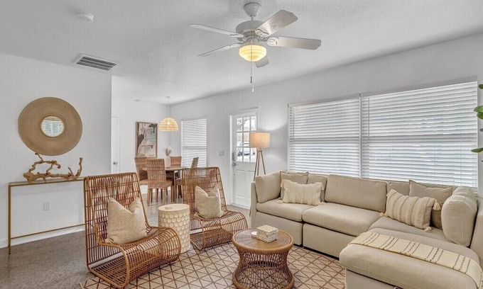 Rock Ridge Cabaña | Vero Beach Cottage 3 bedrooms, 2 bath, Less than mile to Beach