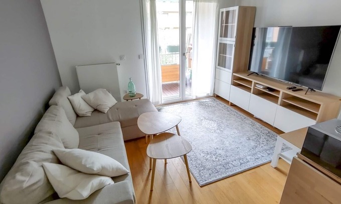 Chantiers Apartamento | Versailles 2-room apartment, spacious, lovely terrace overlooking park, 3-minute walk from train station.