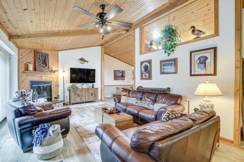 Friendship Casa | Versatile Castle Rock Lake Home with Fire Pit!