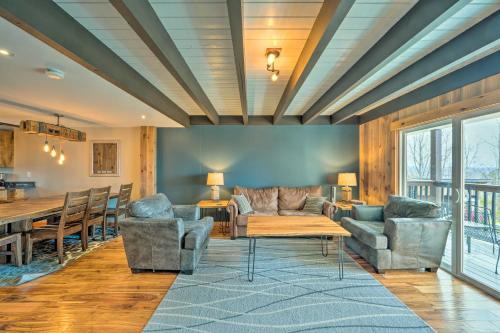 East Burke Apartamento | Versatile Condo Balcony, Bike Trails On-Site
