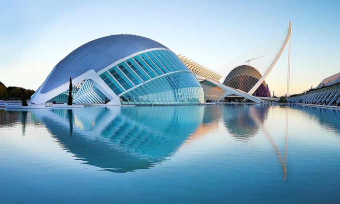 Na Rovella Apartamento | Versus Apartments near City of Arts