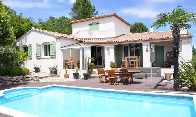 Sommieres Villa | Muy hermosa Villa suspensión permanente con piscina y sauna.