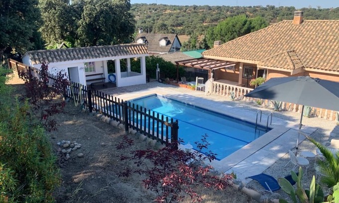 Santa Cruz del Retamar Chalet De Esquí | Chalet muy luminoso con muchos espacios en el exterior