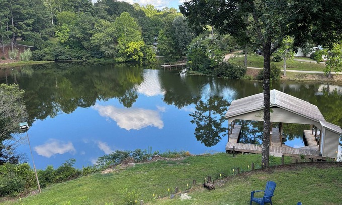 Clanton Casa | Very charming 4-bedroom 2 bath house on beautiful Lay Lake.