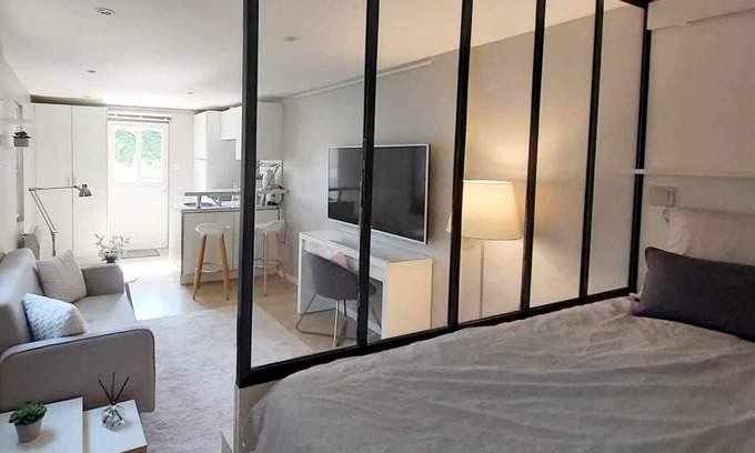 Saint-Rambert Apartamento | Very charming studio in LYON on a "Cosy & Romantic" courtyard