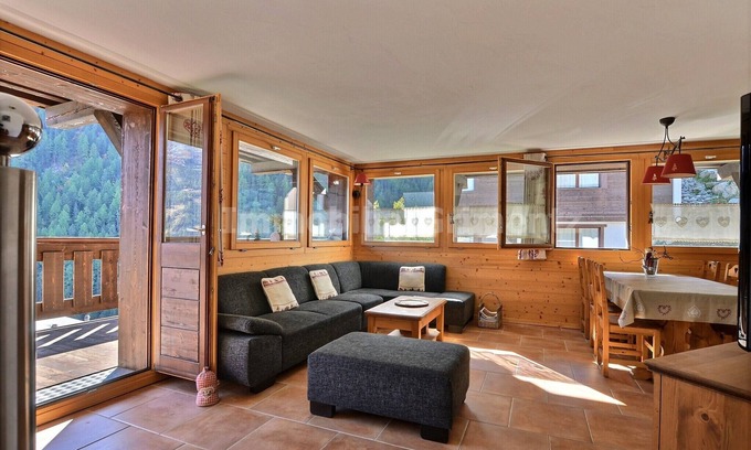 Grimentz Apartamento | Very comfortable flat for 6 people, living room with wood-burner, kitchen area with dishwasher, 1 do