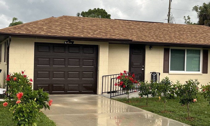 Bonita Springs Cabaña | Very Cute Cottage , in Bonita- Queen Bed + 2 Rollaway Beds. Near the Beach!
