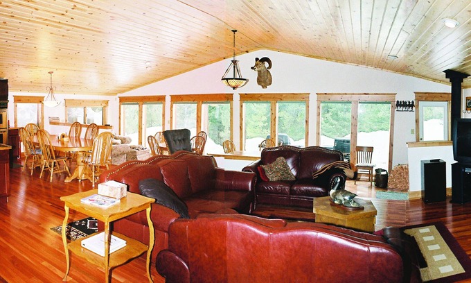White Sulphur Springs Casa | Inicio Very Private En medio de 2 millones de acres de Lewis & Clark Forest