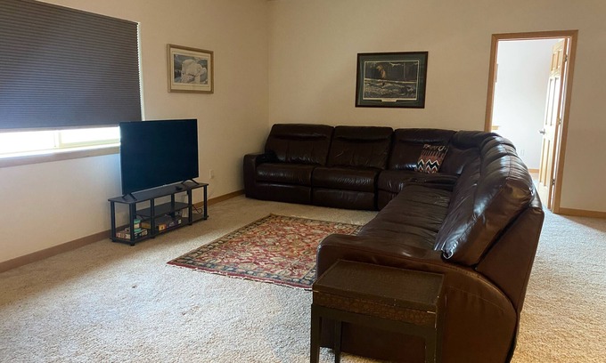 Big Piney Apartamento | Very Nice 2 bedroom, 2 bath apartment. One block from downtown Big Piney, WY