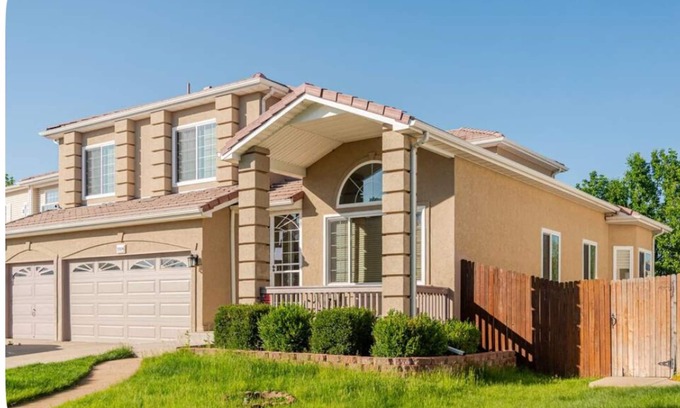 Green Valley Ranch Casa | Very nice 4-bedroom house in welcoming Denver with WiFi, AC, fitness room