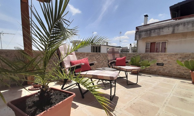 Aradeo Casa | Muy bonito apartamento recientemente renovado con terraza en la azotea.
