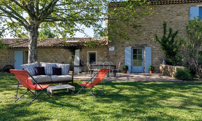 Grans Casa | VERY NICE PROVENÇAL HOUSE 6 people countryside garden swimmingpool play area SPA