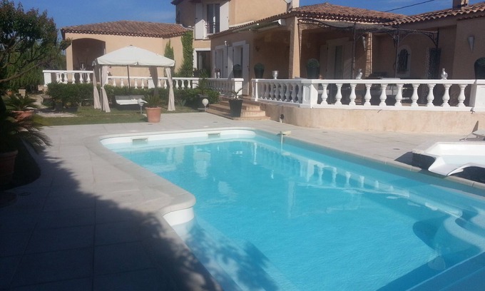 Gignac-la-Nerthe Villa | VILLA MUY BONITA PARA 10 PERSONAS MÁXIMO