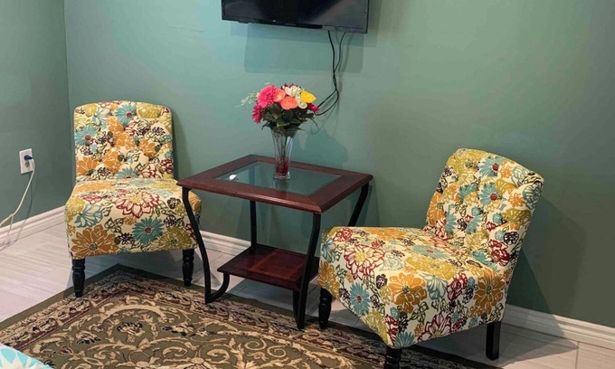 Levittown Casa | Very peaceful bedroom with separate bathroom and entrance