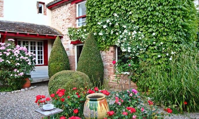 Castelmoron-sur-Lot Casa | Muy bonita casa en el pueblo, con vistas al lote, tranquila terraza con jardín de flores